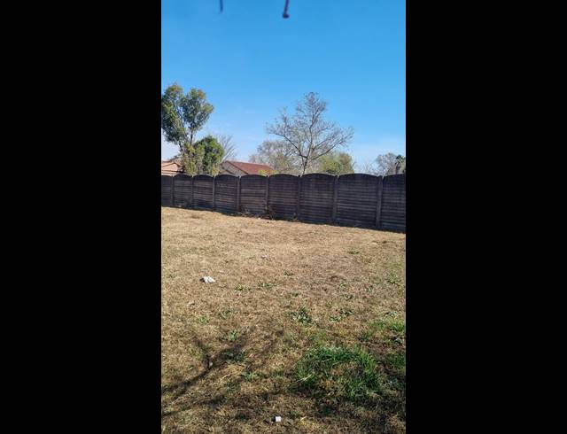4 BEDROOM FREESTANDING FOR SALE IN BARRY HERTZOG PARK